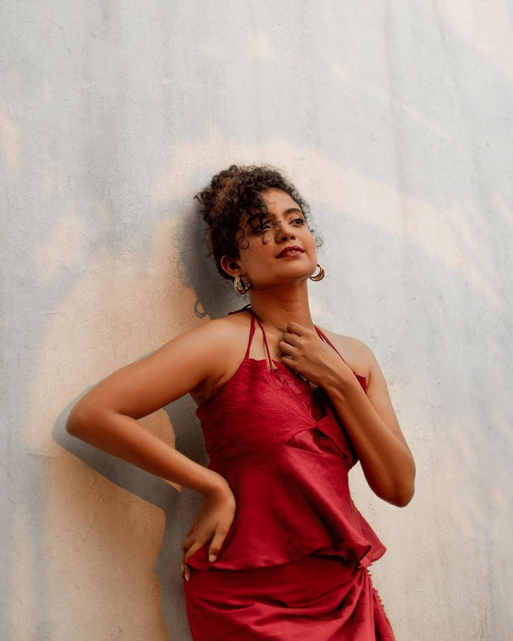 Anna Ben Looks Smart & Beautiful Anna Ben Looks Smart & Beautiful