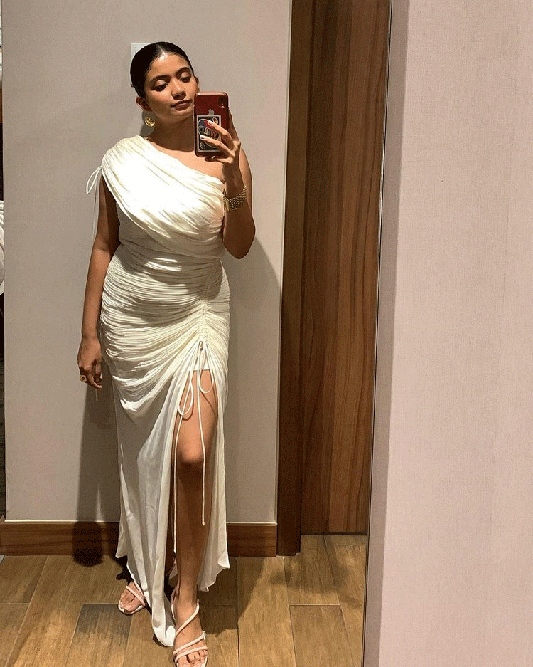 Anna Ben Looks Smart & Beautiful Anna Ben Looks Smart & Beautiful