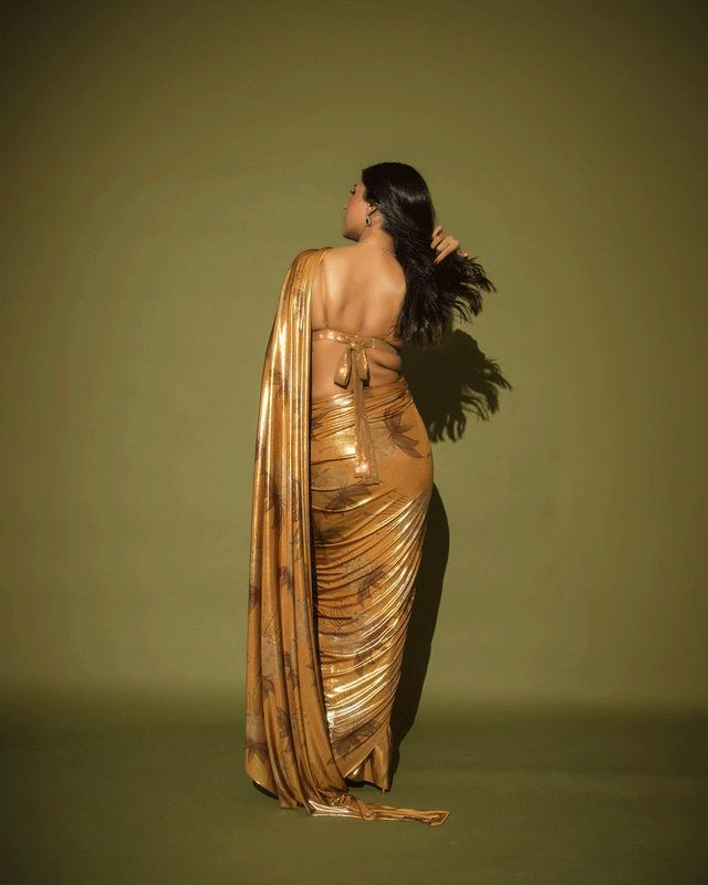 Internet Abuzz with Shehnaaz Gills Stunning Outfit Internet Abuzz with Shehnaaz Gills Stunning Outfit