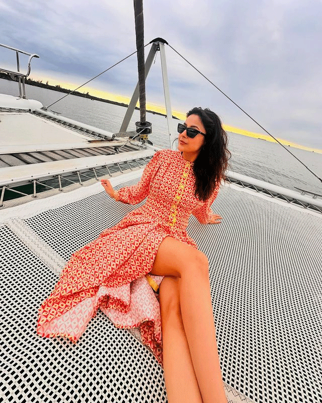 Internet Abuzz with Shehnaaz Gills Stunning Outfit Internet Abuzz with Shehnaaz Gills Stunning Outfit