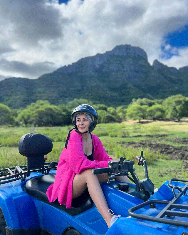 Internet Abuzz with Shehnaaz Gills Stunning Outfit Internet Abuzz with Shehnaaz Gills Stunning Outfit