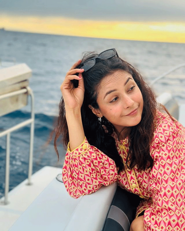 Internet Abuzz with Shehnaaz Gills Stunning Outfit