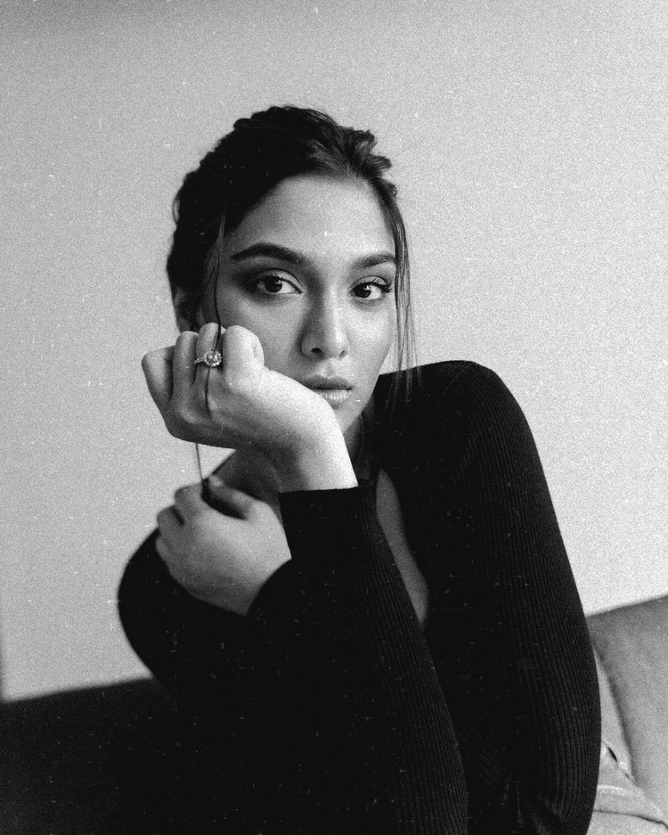 Saiee Rocks The Modern Outfits Saiee Rocks The Modern Outfits