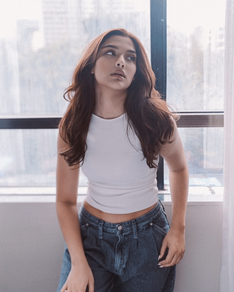 Saiee Rocks The Modern Outfits Saiee Rocks The Modern Outfits