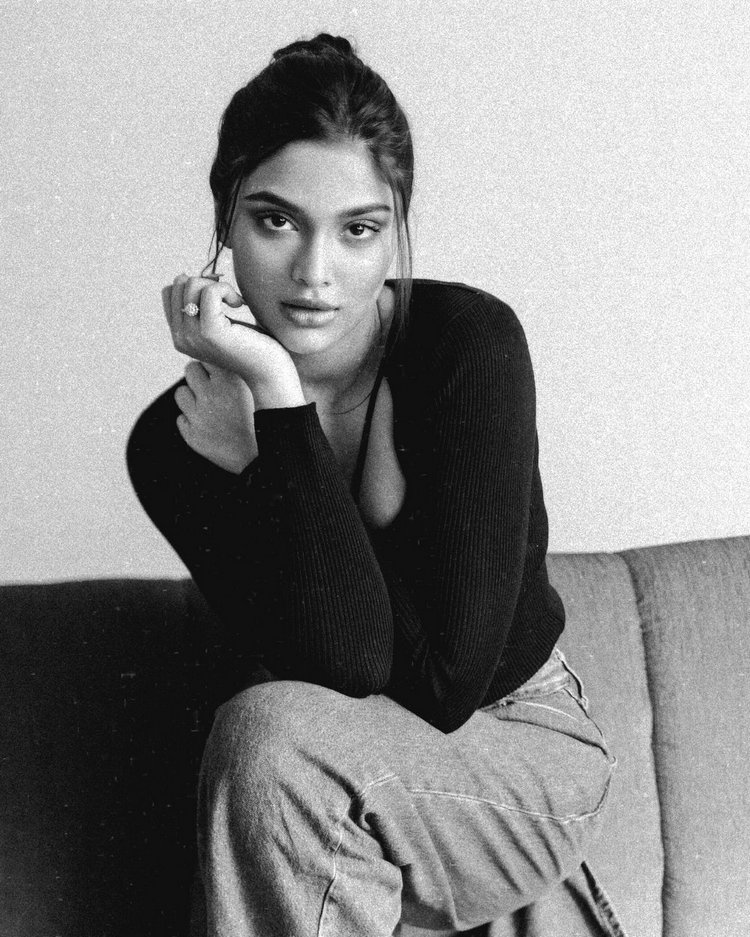 Saiee Rocks The Modern Outfits Saiee Rocks The Modern Outfits