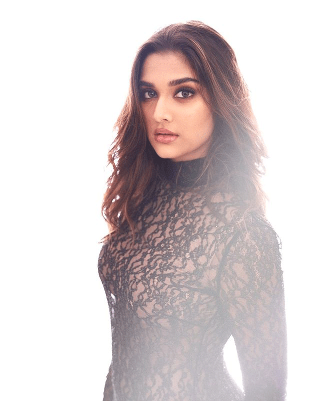 Saiee Rocks The Modern Outfits