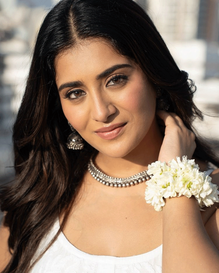 Rashi Singh Looks Ultra Glamorous Rashi Singh Looks Ultra Glamorous