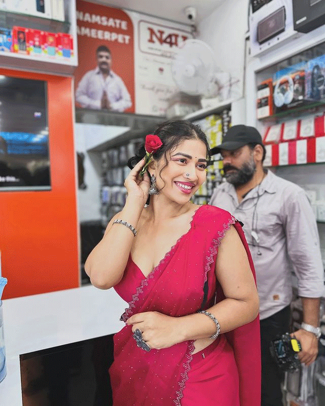 Inaya Shining With Vacation Glow Inaya Shining With Vacation Glow