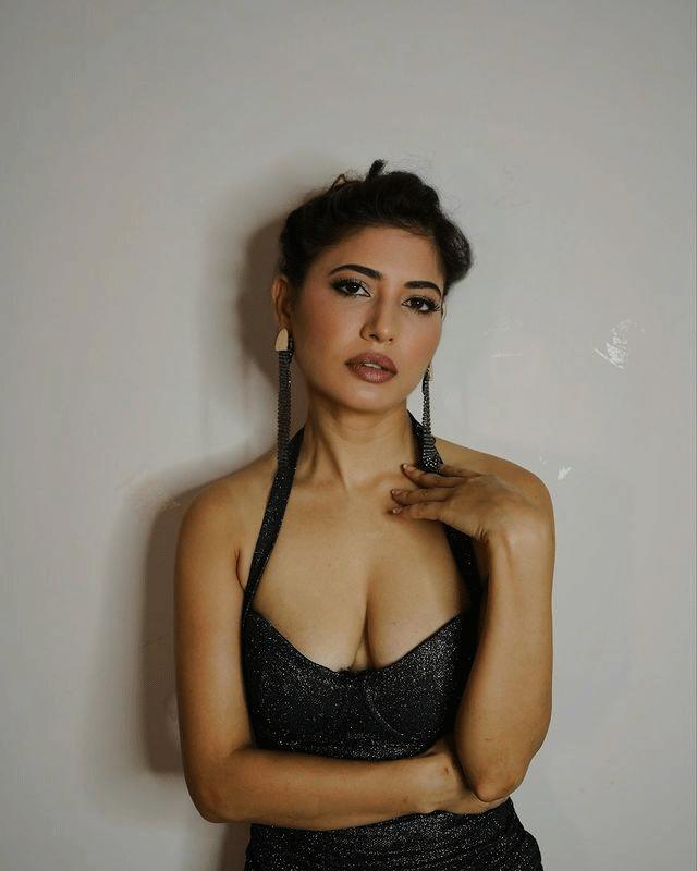 Poonam Rajput’s Aura Is Captivating Poonam Rajput’s Aura Is Captivating