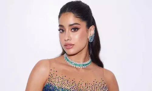 జాన్వీ పీకాక్ లుక్ వైర‌ల్