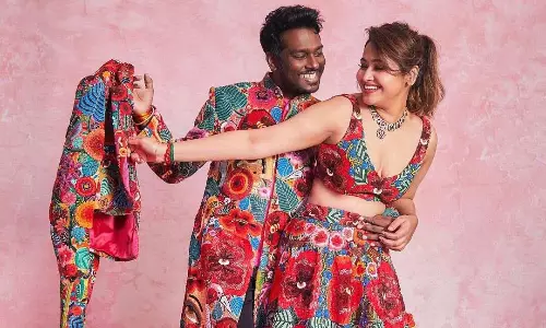 అంబానీ పెళ్లిలో పూల‌రంగ‌డిలా దిగాడు