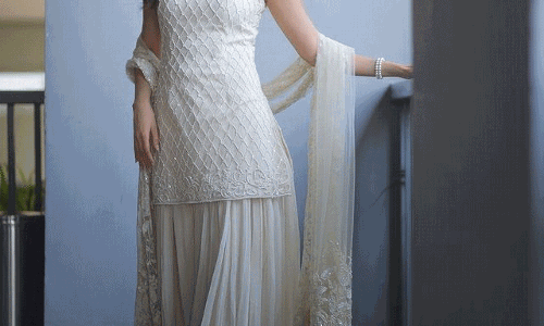 Amyra Dastur Is Simple & Stunning Amyra Dastur Is Simple & Stunning