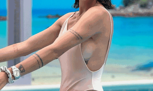 Italian Singer Poses Like a Model Mom