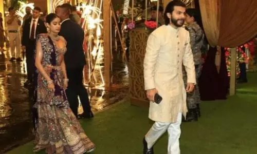 పూజ‌లో ప్రియుడితో జాన్వీ క‌పూర్ సంద‌డి!