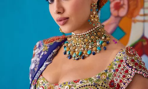 Janhvi Kapoors Exquisite Anamika Khanna Lehenga Steals the Show at Ambani Wedding