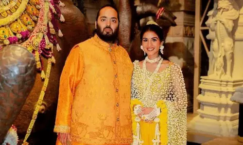 అంబానీ ఇంట పెళ్లికి వెళ్లేవారు ఇలా ముస్తాబ‌వ్వాలి!