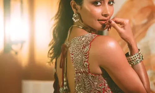 Pooja Hegde Dazzles in Red Saree at Anant Ambani’s Sangeet Ceremony Pooja Hegde Dazzles in Red Saree at Anant Ambani’s Sangeet Ceremony