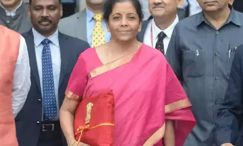 నిర్మలమ్మ బడ్జెట్ చీర వెనక మర్మమేంటి ?!