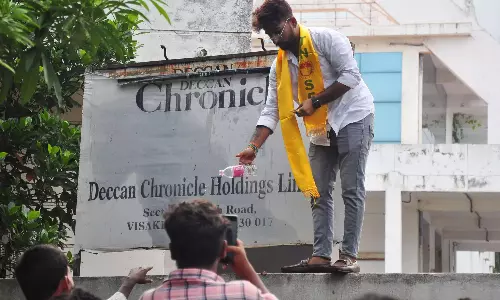 ఏపీ మీడియా ఏకాకి అవుతోందా..!