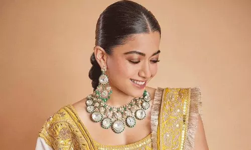 రష్మిక.. ఓ వైపు ట్రెడిషినల్ మరోవైపు గ్లామర్