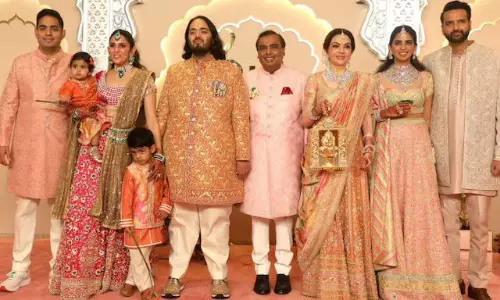 ఆషాఢంలో అంబానీ ఇంట పెళ్లేంటి?