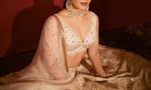 Pic Talk: Raashi Steals Hearts In Royal Lehenga