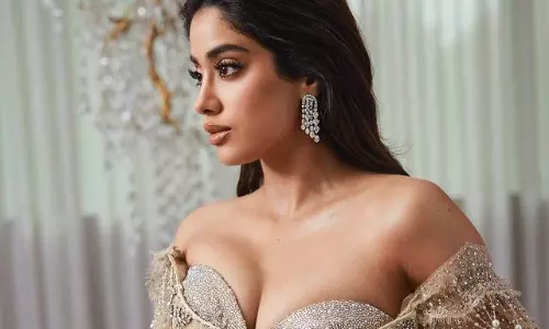 హాట్ బ్యూటీతో జాన్వీ జివ్వుమ‌నిపించిందే!