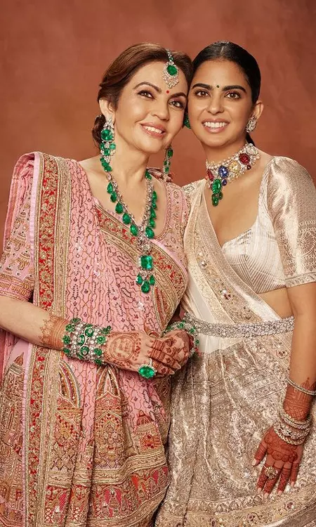 Nita Ambani Isha Ambani Look Gorgeous In Traditional Attire