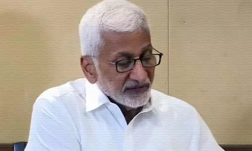 జర్నలిస్టులపై విజయ సాయిరెడ్డి గే సెటైర్!