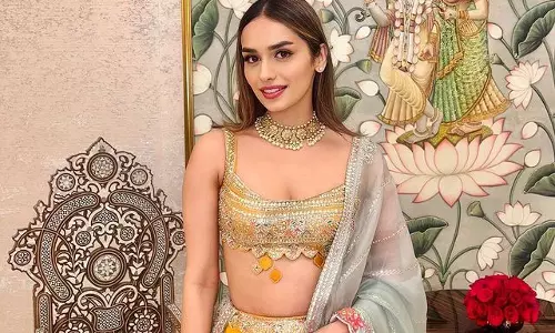 Manushi Chhillars style stole the spotlight