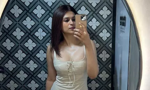 పిక్ టాక్ : శ్రద్ద మిర్రర్‌ సెల్ఫీ సూపర్‌