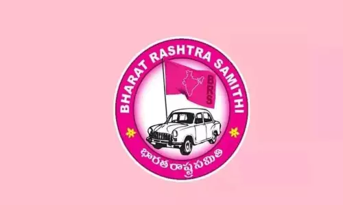 ఒక వైపు రేవంత్ - మ‌రో వైపు మోడీ.. న‌లుగుతున్న బీఆర్ఎస్ ..!