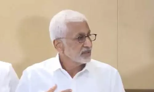 వాడు.. వీడు... విజయ సాయిరెడ్డిని తగులుకున్న లోకేష్!