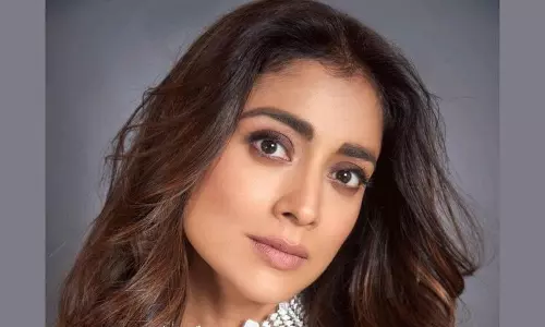 సిల్వ‌ర్ ఫ్రాకులో శ్రీ‌య‌ గుండె గుభేల్