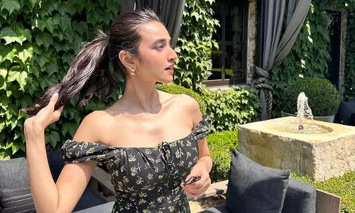 Nuvekshas Summer Floral Ensemble