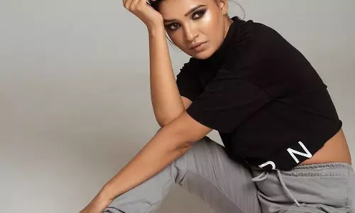 Vani Bhojan Stuns in Casual Chic Look!