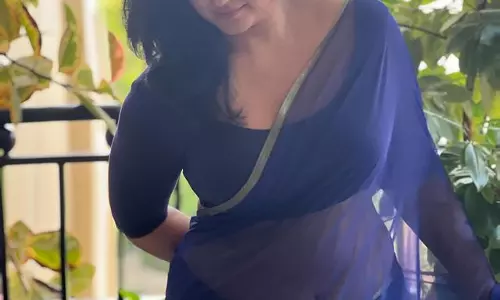 Poonam Bajwa Redefines Simple Saree Treat