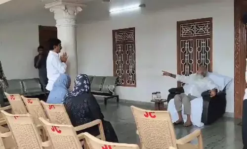 ఇంటికి వచ్చిన లాయర్ ను బయట పడేయించిన జేసీ!