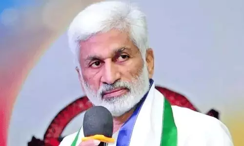 విజయసాయిరెడ్డి ఒంటరి పోరాటం ?