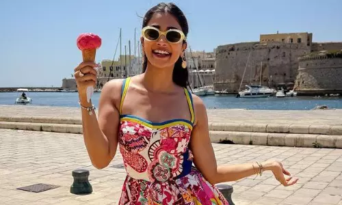 జెబ్బ‌ల గౌనులో బుట్ట‌బొమ్మ స‌య్యాట‌!