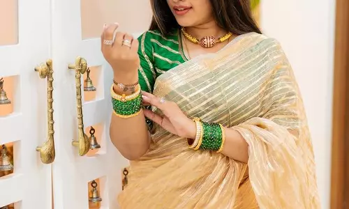 Sravanthi’s Traditional Look in Golden Hues