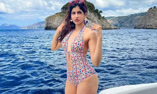 పిక్‌ టాక్‌ : స్టైలిష్ సాక్షి బికినీ షో