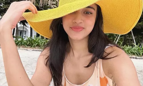 Nuvekshas Style Flourish in New Pics