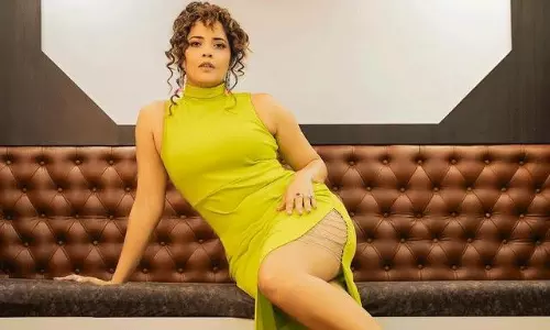 కెవ్వు కేకని మించే సాంగ్ లోడింగ్..!