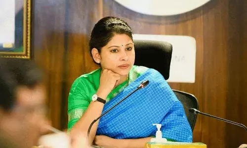 సవాలుకు సమాధానం సరే, టోన్ లో ఇదేం ఎటకారం స్మితాజీ?