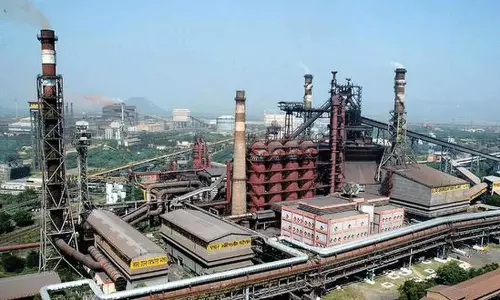 అమరావతి సందడిలో విశాఖ స్టీల్ ని మరిచిన కూటమి నేతలు ?