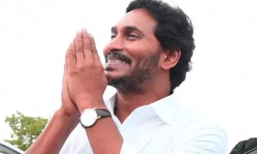 డిఫెన్స్ లో  జ‌గ‌న్‌!