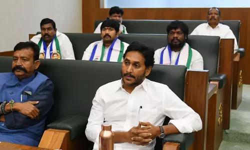 హైకోర్టుకు ఏం చెబుతారు?  జ‌గ‌న్‌కు హోదా ఓ చిక్కుముడే!