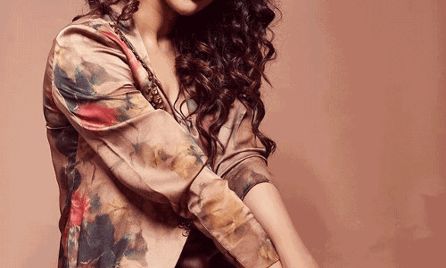 Malvi Malhotras Mesmerizing Floral Maxi Snaps