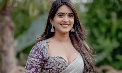 స్రవంతి.. వారెవ్వా క్యా లుక్స్ హై!